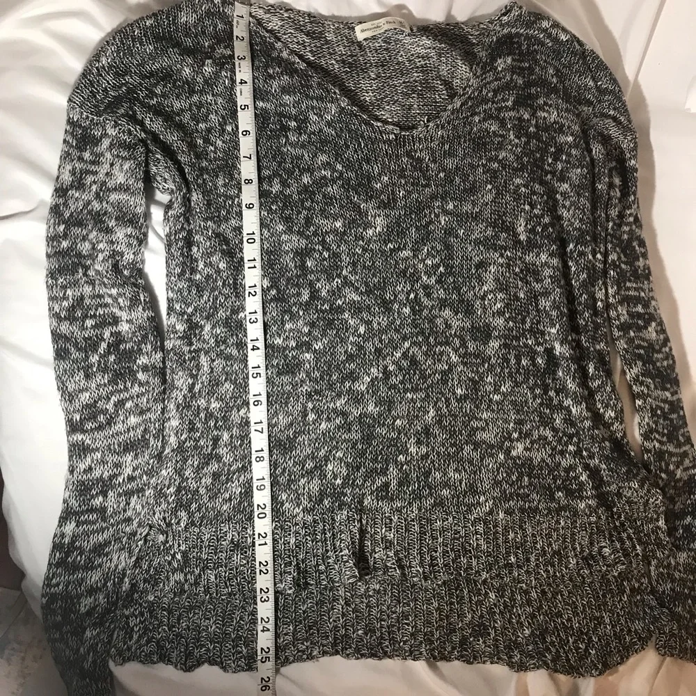 Gray and White Marled V-Neck Sweater Abercrombie size Medium/Large
